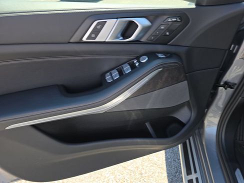 Used 2025 BMW X7 xDrive40i w/ Premium Package AWD/4WD image 18