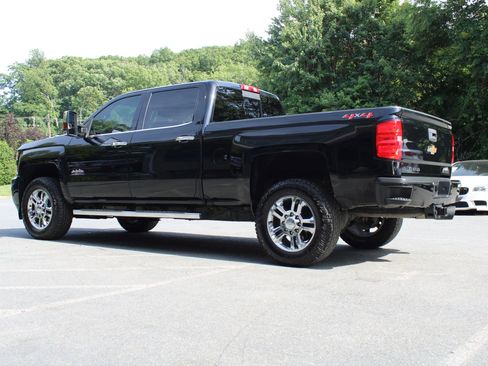 Used 2019 Chevrolet Silverado 2500 High Country w/ Duramax Plus Package AWD/4WD image 4