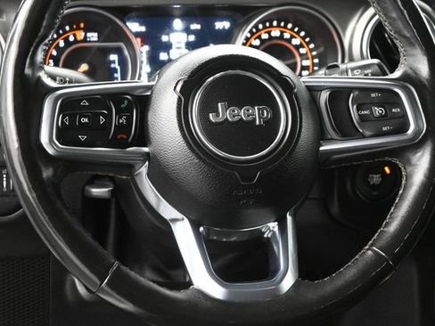 Used 2018 Jeep Wrangler Unlimited Sahara AWD/4WD image 8