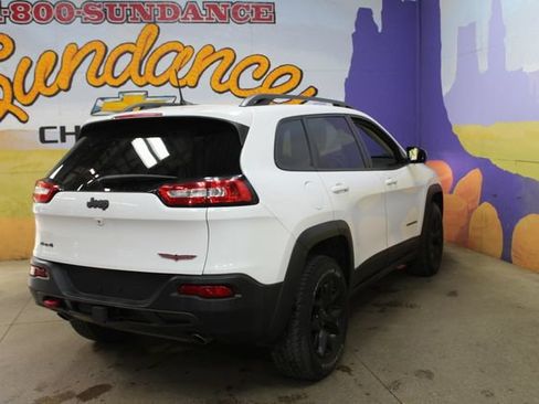 Used 2018 Jeep Cherokee Trailhawk AWD/4WD image 8