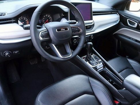 Used 2025 Jeep Compass Limited image 14