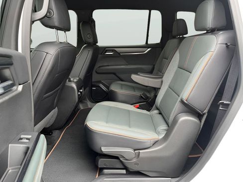 Used 2025 GMC Acadia AT4 image 9