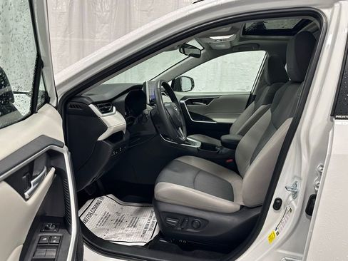 Used 2025 Toyota RAV4 XLE image 10