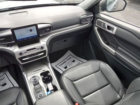 Used 2024 Ford Explorer XLT w/ Equipment Group 202A AWD/4WD image 19