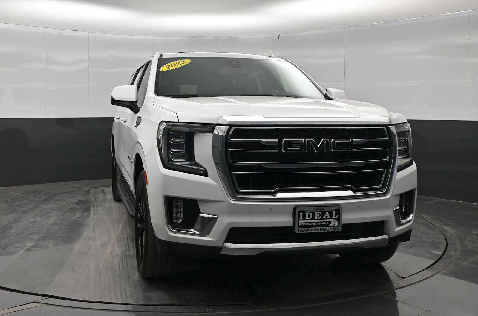 Used 2022 GMC Yukon XL SLT w/ SLT Premium Package AWD/4WD image 2