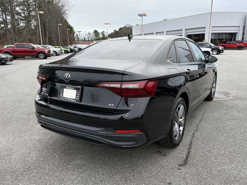 Used 2023 Volkswagen Jetta SE image 6