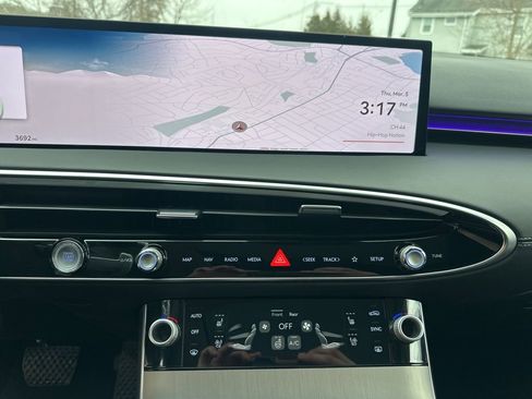 Used 2026 Genesis GV70 2.5T Advanced image 17