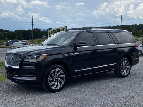 Used 2022 Lincoln Navigator L Reserve RWD image 2