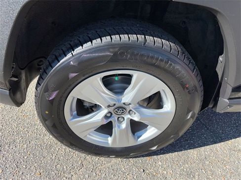 Used 2021 Toyota RAV4 XLE image 10