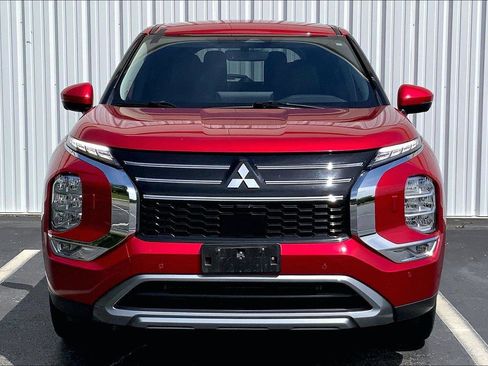 Used 2025 Mitsubishi Outlander SE AWD/4WD image 3