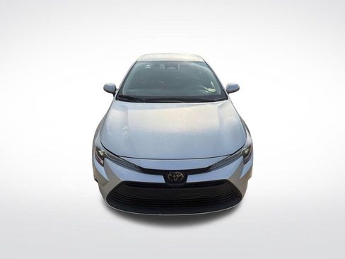 Used 2025 Toyota Corolla LE FWD image 2