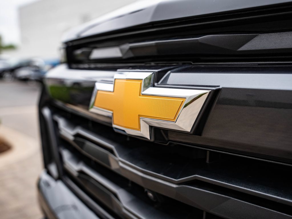 Used 2026 Chevrolet Colorado LT w/ LT Convenience Package RWD image 3