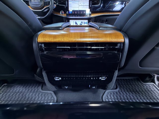 Used 2024 Jeep Grand Wagoneer L Series III AWD/4WD image 28