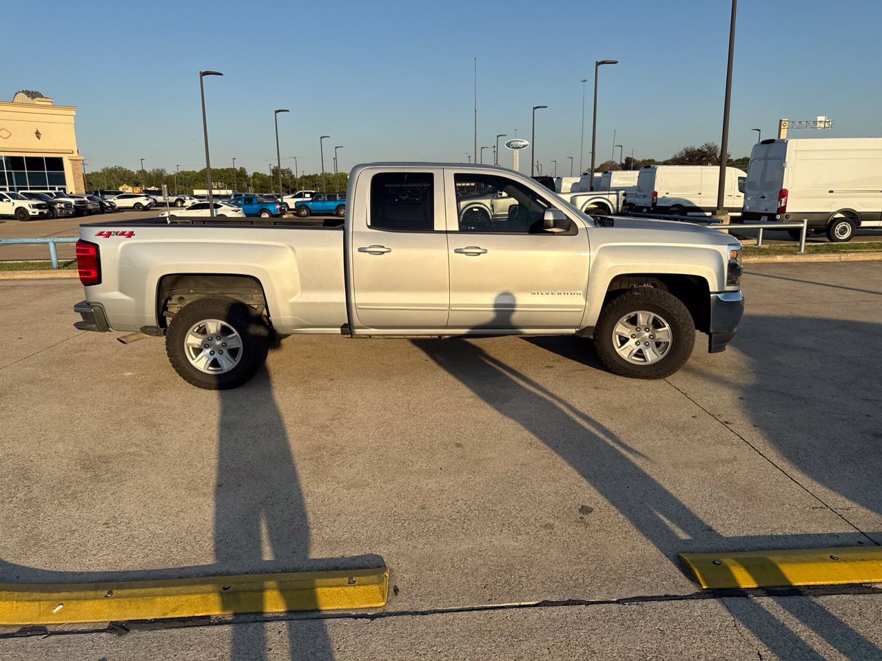 Used 2018 Chevrolet Silverado 1500 LT AWD/4WD image 16