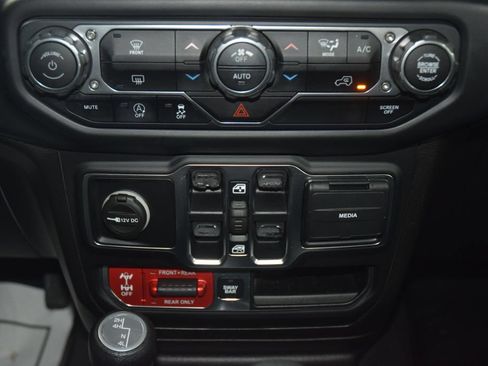 Used 2019 Jeep Wrangler Unlimited Rubicon AWD/4WD image 38