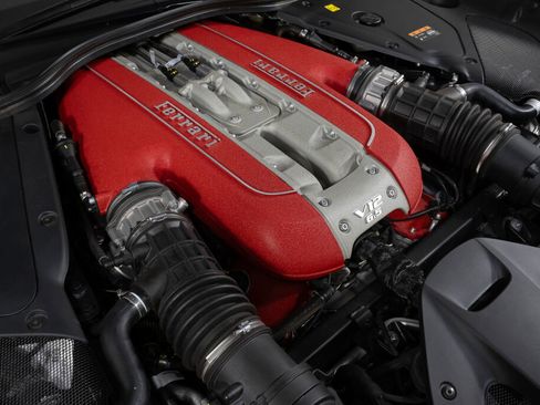 Used 2022 Ferrari 812 GTS image 24