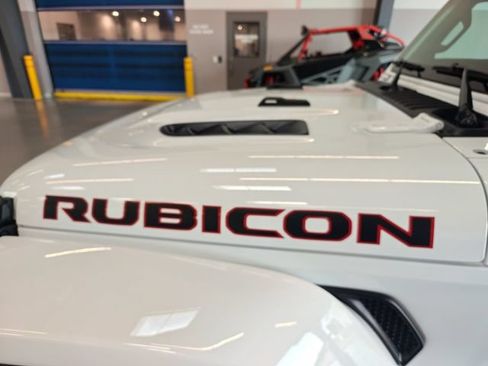 Used 2025 Jeep Gladiator Rubicon AWD/4WD image 27