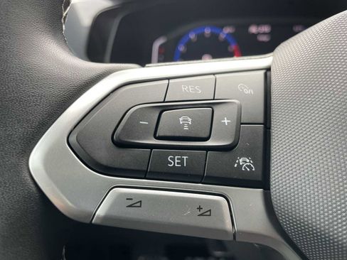 Used 2022 Volkswagen Taos SEL image 15