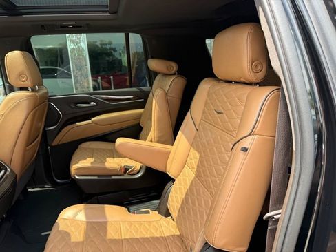 Used 2022 Cadillac Escalade ESV Sport w/ Touring Package AWD/4WD image 38