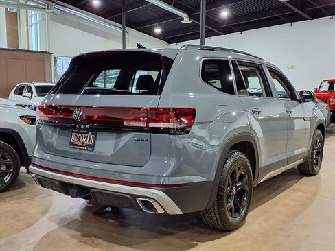 Used 2024 Volkswagen Atlas Peak Edition SE image 6