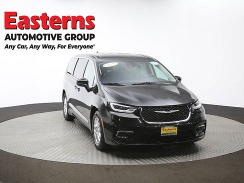 Used 2023 Chrysler Pacifica Touring-L FWD image 50