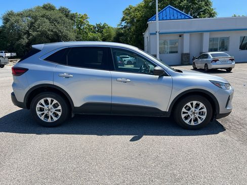 Used 2023 Ford Escape Active w/ Tech Pack #1 FWD image 4