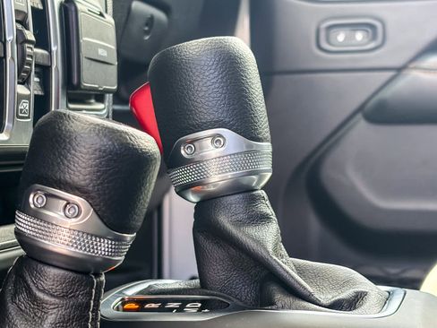 Used 2025 Jeep Wrangler Sahara image 21