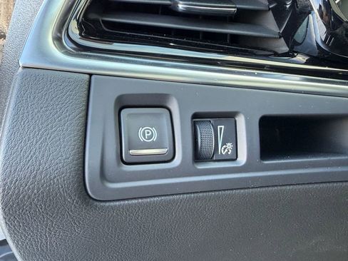 New 2025 Cadillac XT6 Luxury image 19