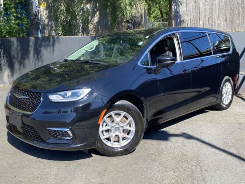 Used 2024 Chrysler Pacifica Touring-L FWD image 1