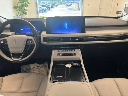 Certified 2025 Lincoln Aviator Reserve AWD/4WD image 8
