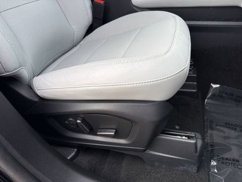 Used 2025 Ford Explorer Platinum w/ Ultimate Package RWD image 32