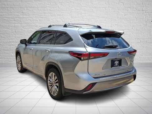 Used 2023 Toyota Highlander Platinum AWD/4WD image 4
