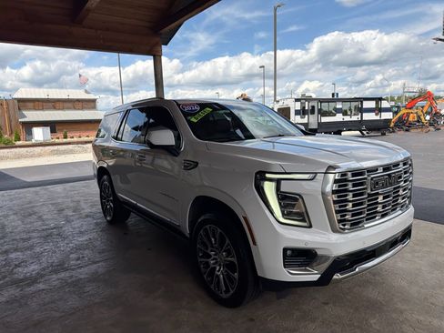 Used 2026 GMC Yukon Denali w/ Denali Reserve Package AWD/4WD image 23