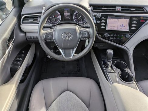Used 2018 Toyota Camry LE image 14