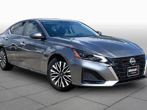 Certified 2024 Nissan Altima 2.5 SV w/ SV Premium Package FWD image 3