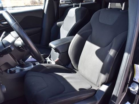 Used 2015 Jeep Cherokee Latitude w/ Comfort/Convenience Group image 13