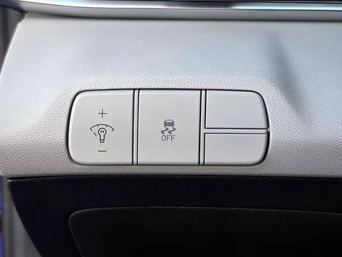 Certified 2025 Hyundai Elantra Limited FWD image 25