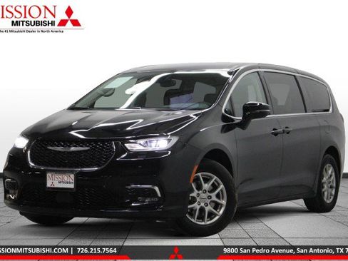 Used 2024 Chrysler Pacifica Touring-L FWD image 1