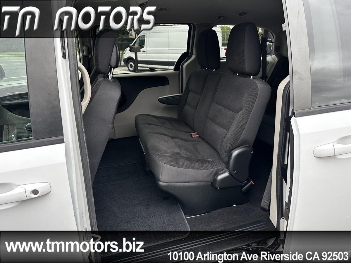 Used 2018 Dodge Grand Caravan SE FWD image 8