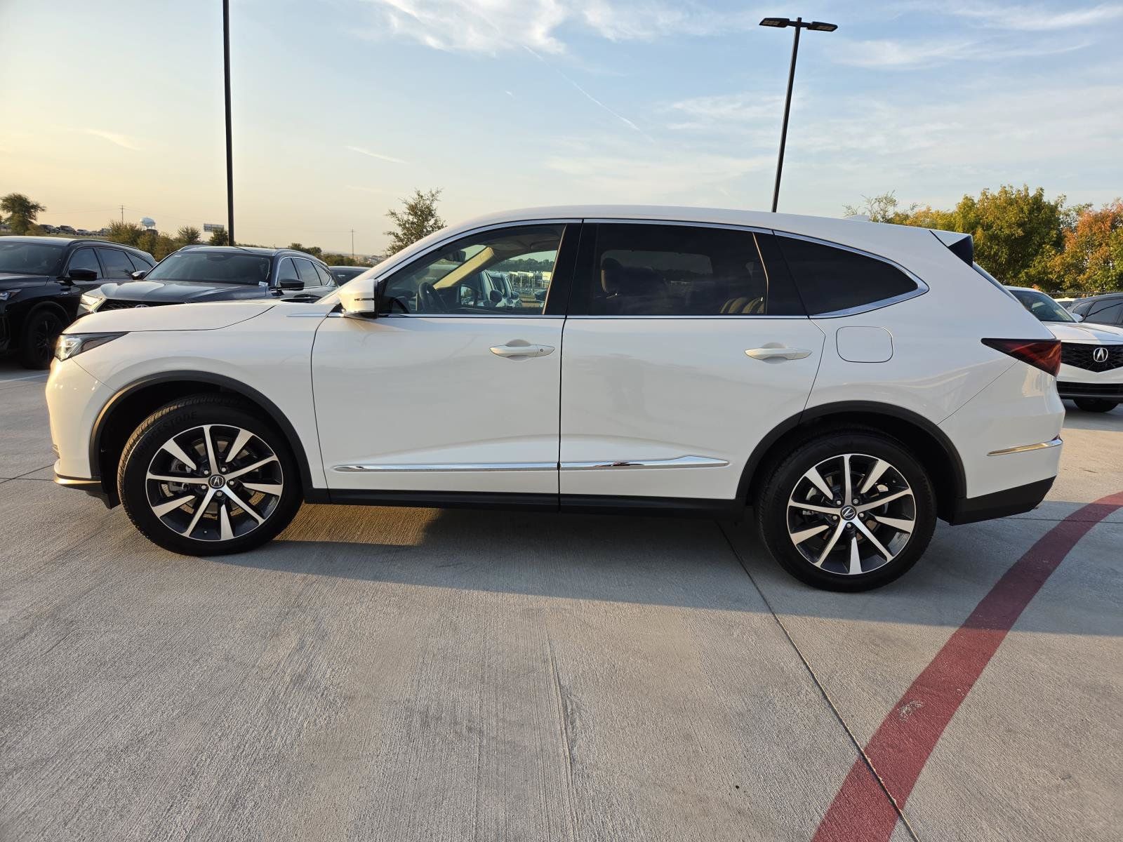 Used 2026 Acura MDX w/ Technology Package FWD image 3