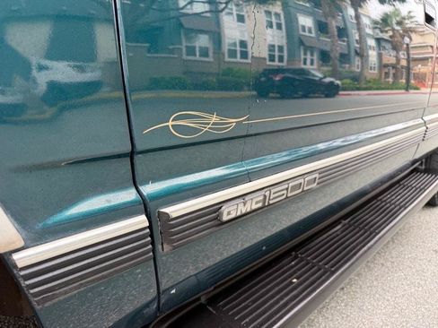 Used 1997 GMC Yukon 4WD 4-Door w/ Marketing Opt Pkg 5 image 33