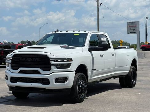 Used 2025 RAM 3500 Laramie AWD/4WD image 51