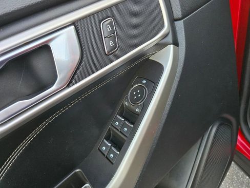 Used 2021 Ford Explorer XLT image 23