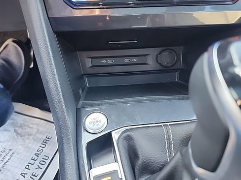 Used 2024 Volkswagen Tiguan SEL R-Line image 31