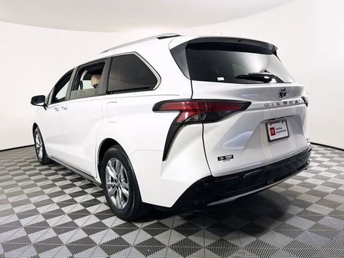 Certified 2023 Toyota Sienna Limited image 21