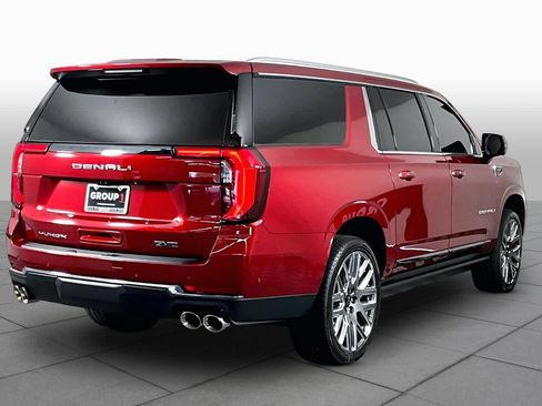 Certified 2025 GMC Yukon XL Denali Ultimate w/ LPO, Floor Liner Package AWD/4WD image 13