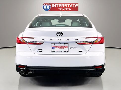 Used 2025 Toyota Camry SE w/ Convenience Package image 6