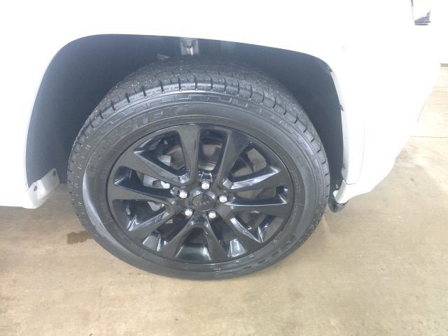 Used 2019 Jeep Grand Cherokee Altitude AWD/4WD image 2