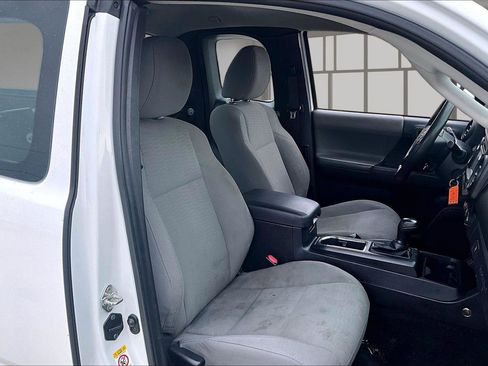 Used 2018 Toyota Tacoma SR image 8