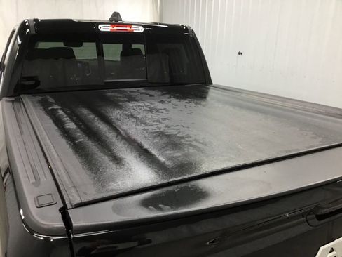 Used 2025 RAM 1500 Laramie AWD/4WD image 16